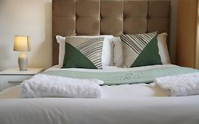 Ensuite With Kitchen Modern Large Double-Bed Room In Zone 2